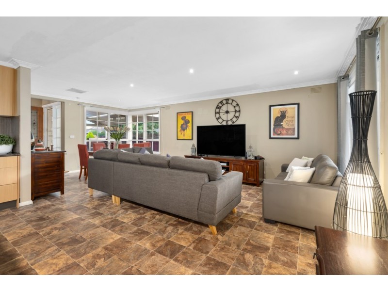 5 Luton Way, Bundoora VIC 3083