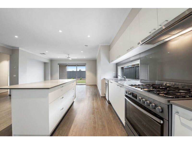 50 Freehold Street, Doreen VIC 3754