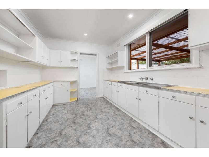 42 Tunaley Parade, Reservoir VIC 3073