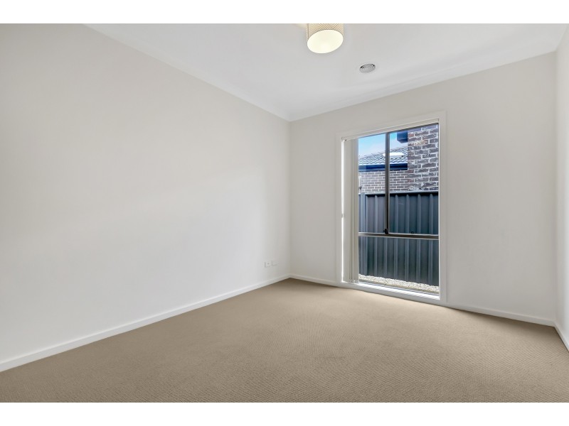 16 Dixon Creek Drive, South Morang VIC 3752