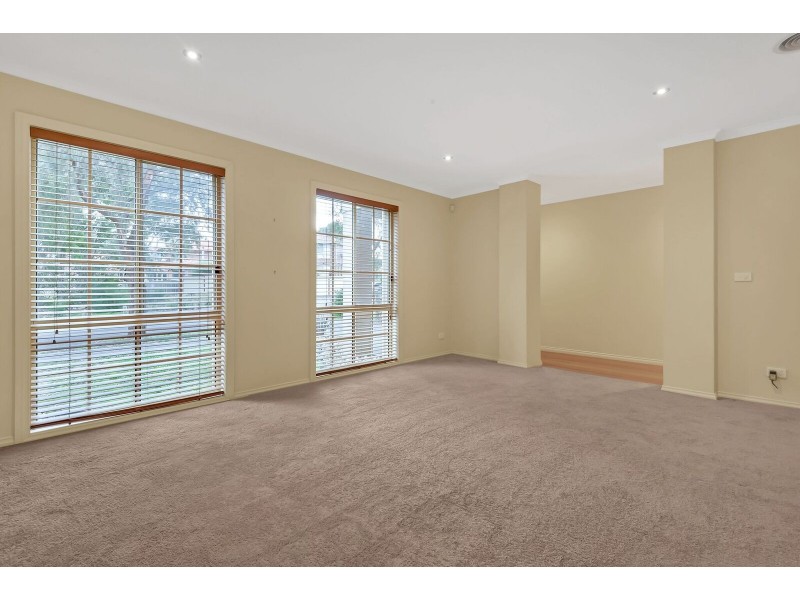 9 Adam Place, Mill Park VIC 3082