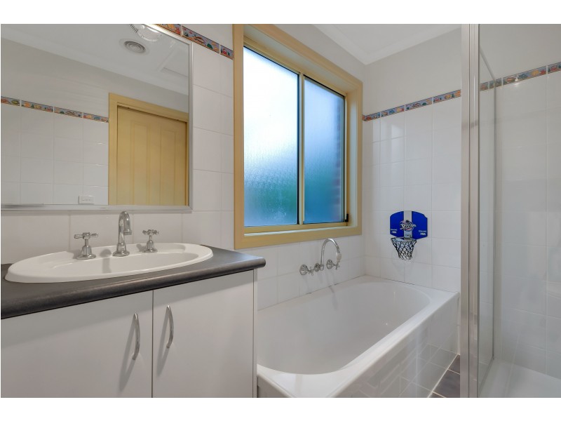 9 Adam Place, Mill Park VIC 3082