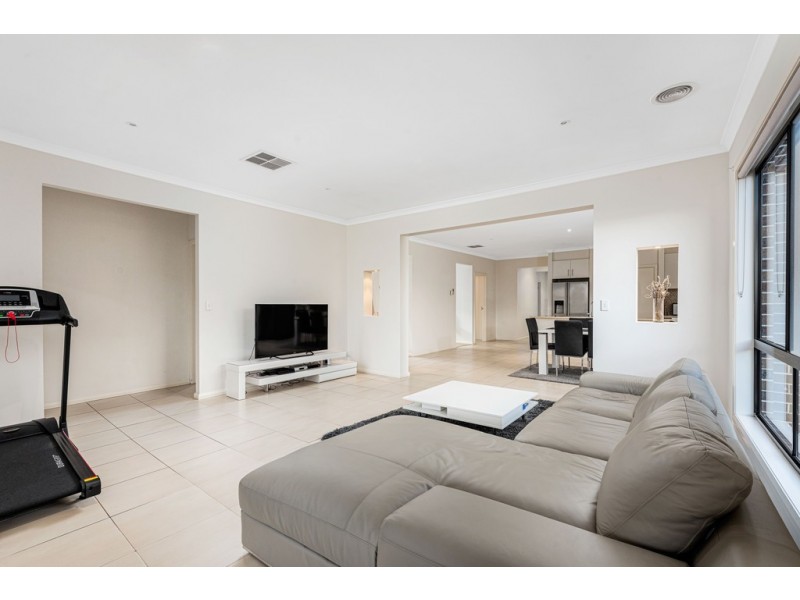 107 Gordons Road, South Morang VIC 3752