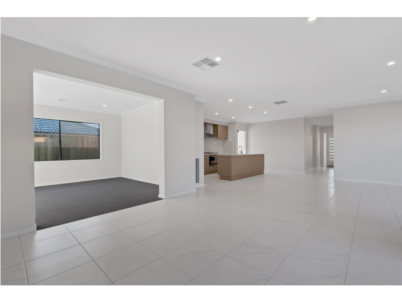 814 Bridge Inn Road, Doreen VIC 3754