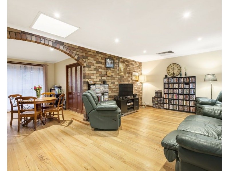 2 Chicquita Place, Mill Park VIC 3082