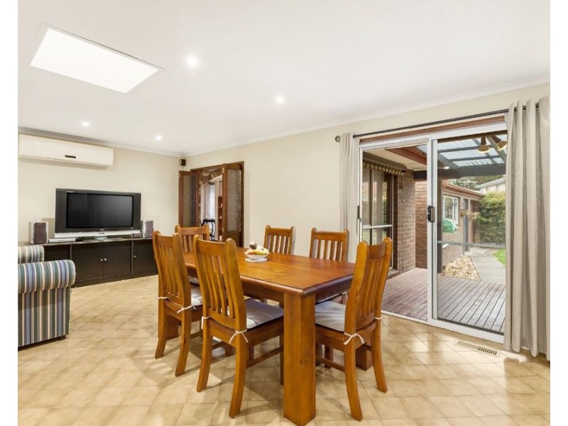 2 Chicquita Place, Mill Park VIC 3082