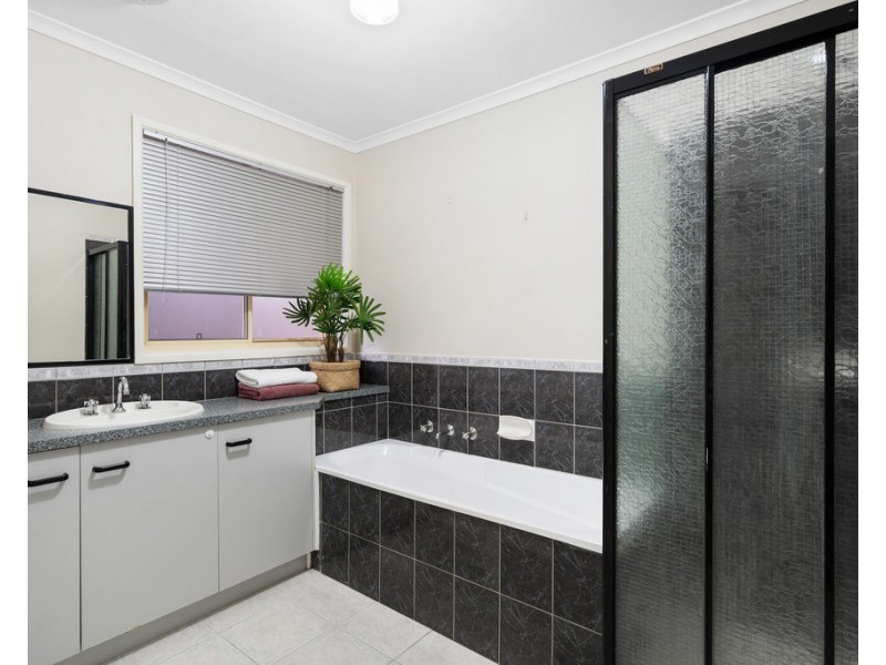 56 Benaroon Drive, Lalor VIC 3075