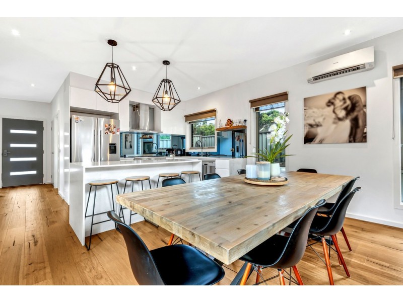 2 Robins Avenue, Reservoir VIC 3073