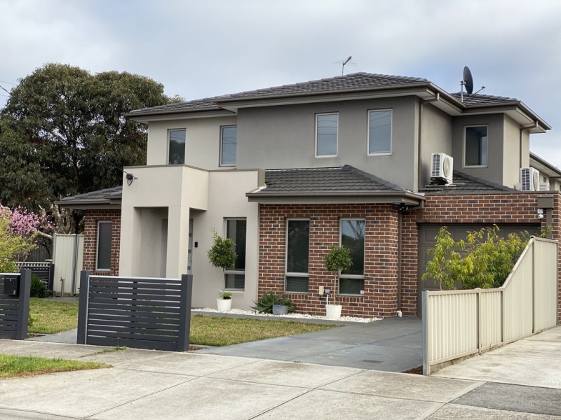 2 Robins Avenue, Reservoir VIC 3073