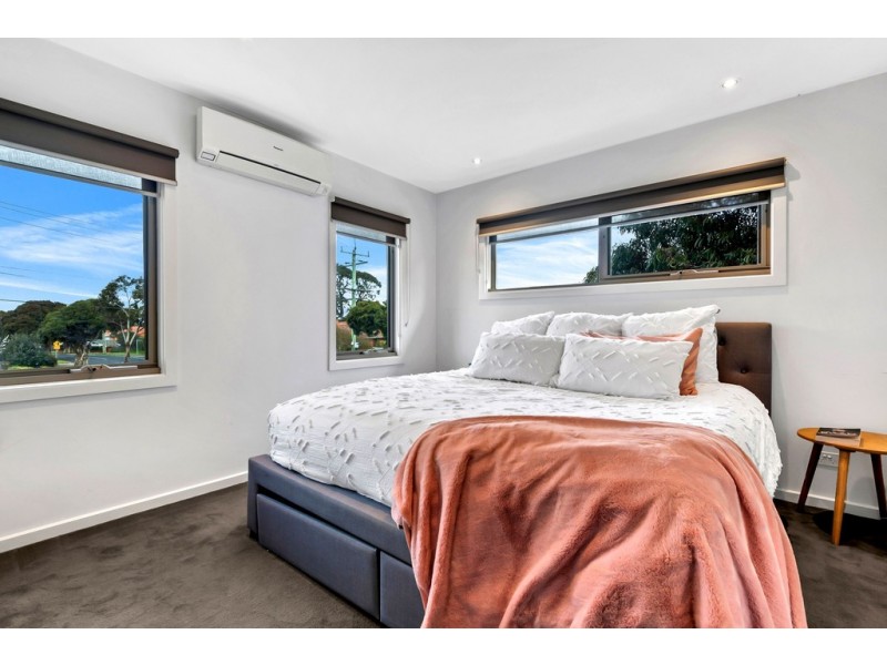 2 Robins Avenue, Reservoir VIC 3073