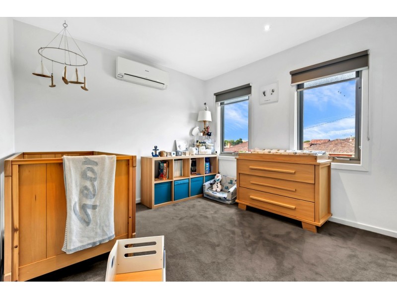 2 Robins Avenue, Reservoir VIC 3073