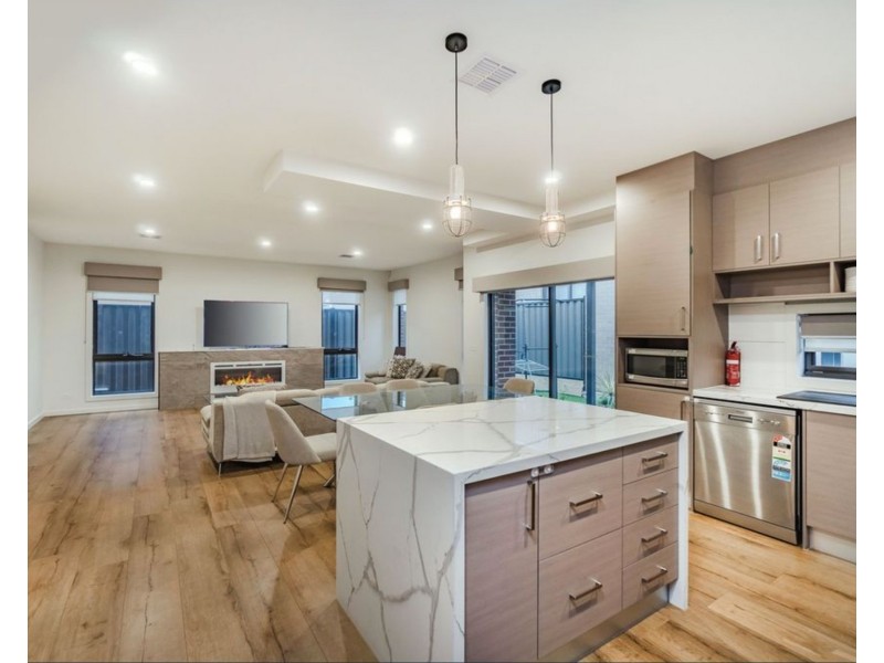 36 Emblem Way, Craigieburn VIC 3064