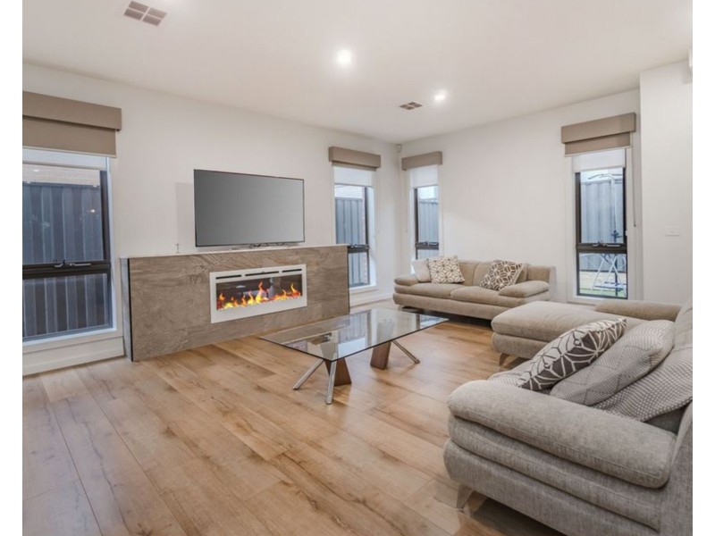 36 Emblem Way, Craigieburn VIC 3064