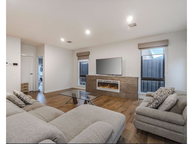 36 Emblem Way, Craigieburn VIC 3064