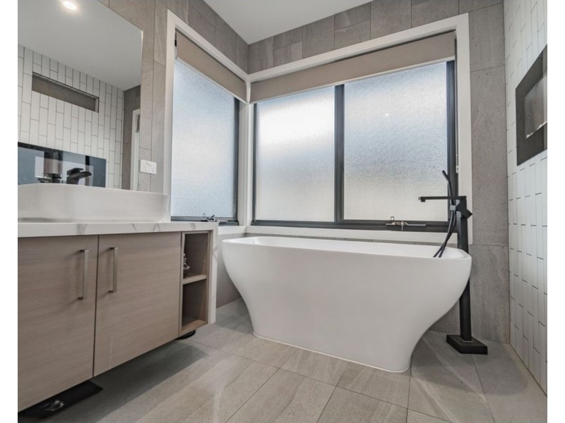36 Emblem Way, Craigieburn VIC 3064