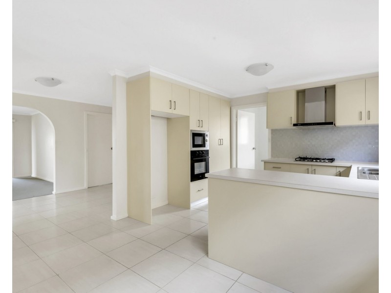 86 Moorhead Drive, Mill Park VIC 3082