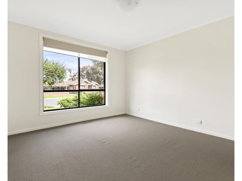 86 Moorhead Drive, Mill Park VIC 3082