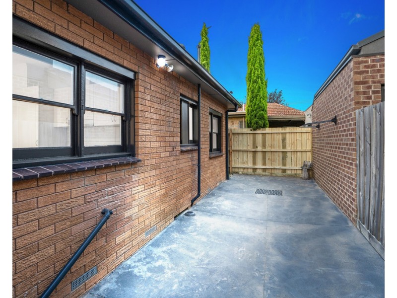 1/18 Maryborough Avenue, Kingsbury VIC 3083