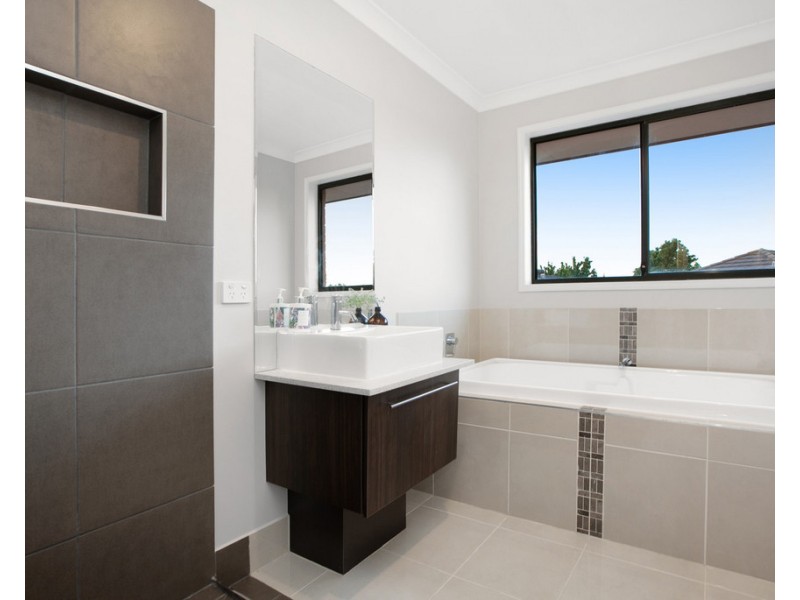 13 Wilton Vale Road, South Morang VIC 3752