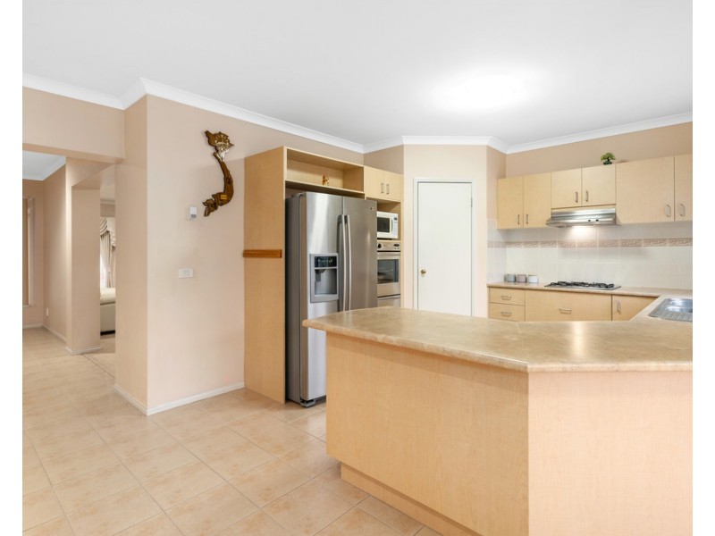 10 Parkland Grove, Kingsbury VIC 3083