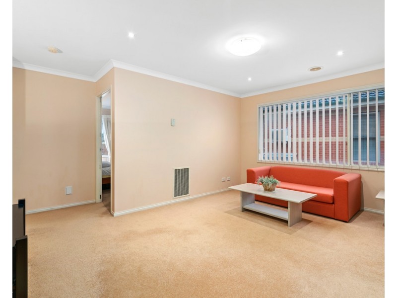 10 Parkland Grove, Kingsbury VIC 3083