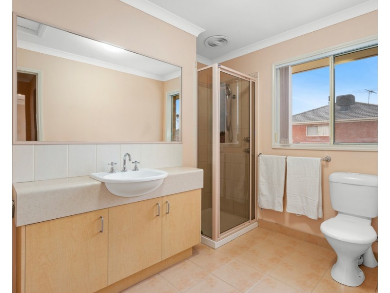 10 Parkland Grove, Kingsbury VIC 3083