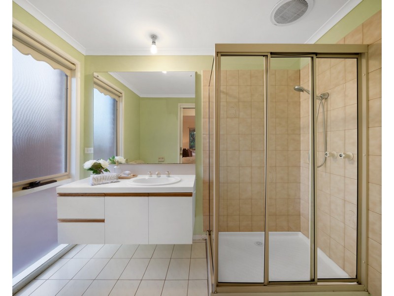 14 Peyton Drive, Mill Park VIC 3082