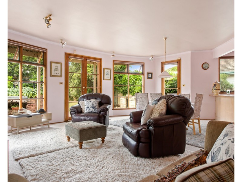 18 Dunne Street, Kingsbury VIC 3083