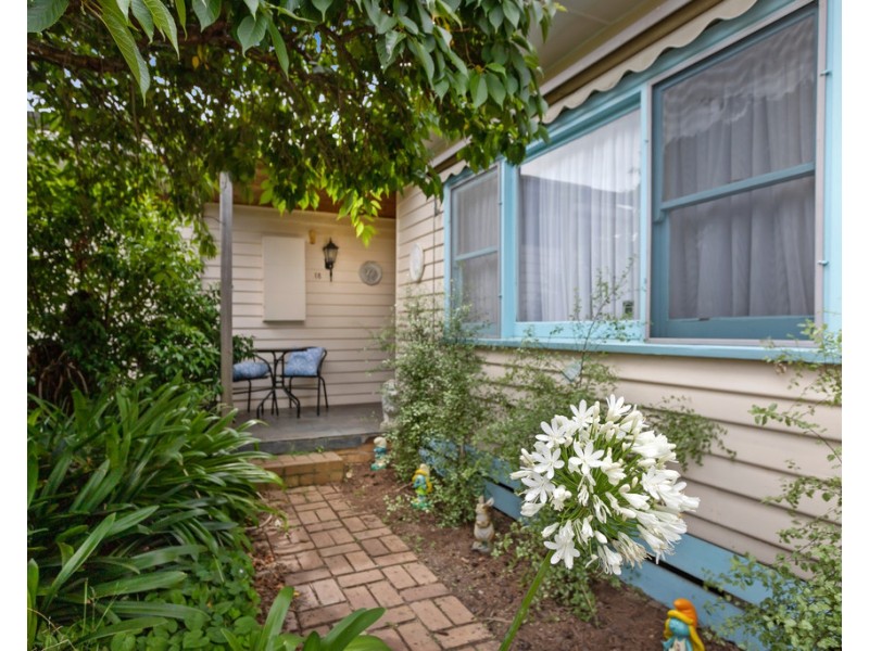 18 Dunne Street, Kingsbury VIC 3083