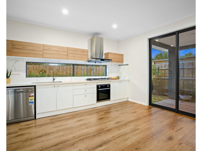 2/9 Highland Street, Kingsbury VIC 3083