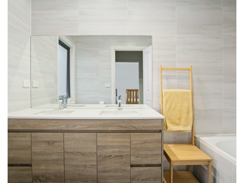 2/9 Highland Street, Kingsbury VIC 3083