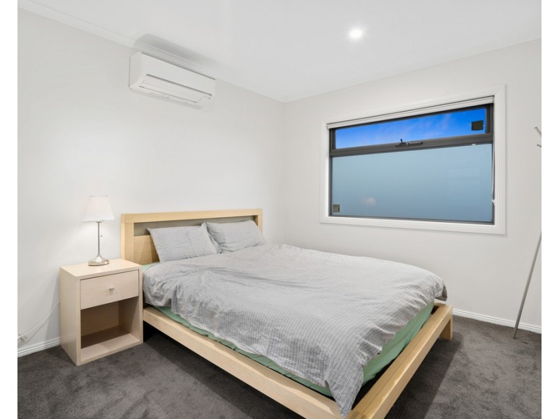 2/9 Highland Street, Kingsbury VIC 3083