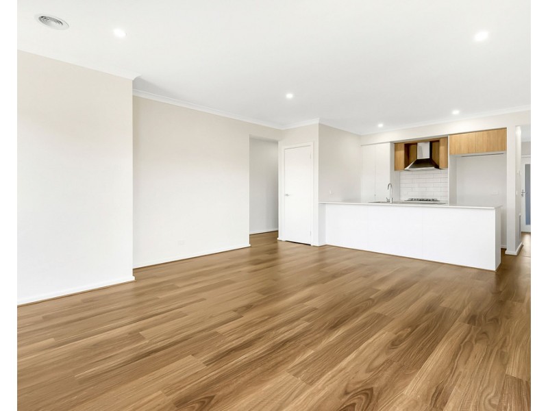 2 Potter Circuit, Mickleham VIC 3064