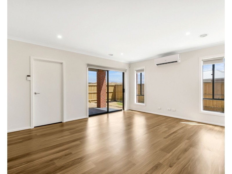 2 Potter Circuit, Mickleham VIC 3064