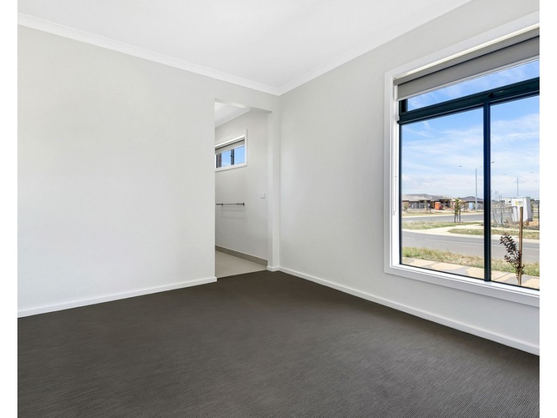 2 Potter Circuit, Mickleham VIC 3064