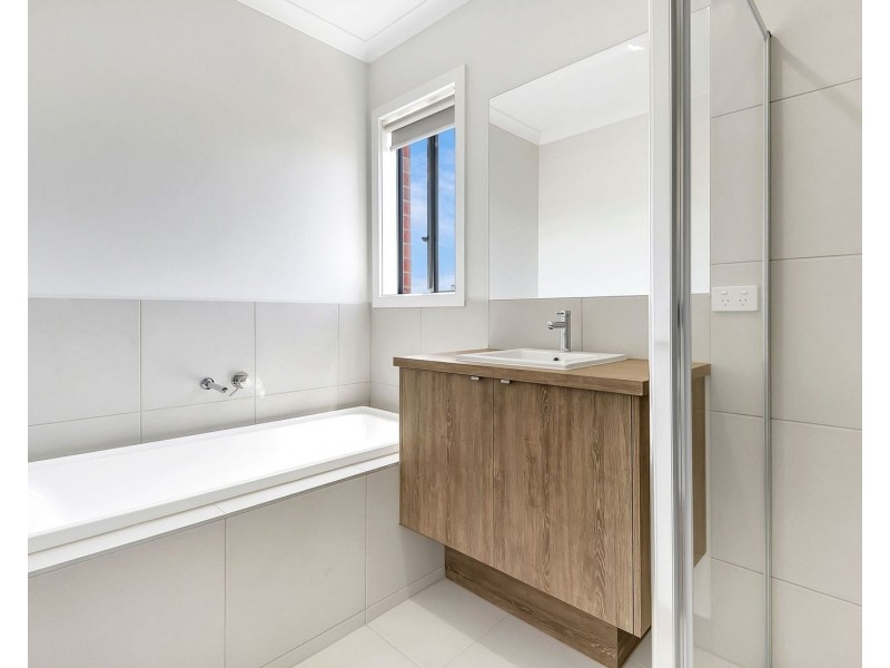 2 Potter Circuit, Mickleham VIC 3064