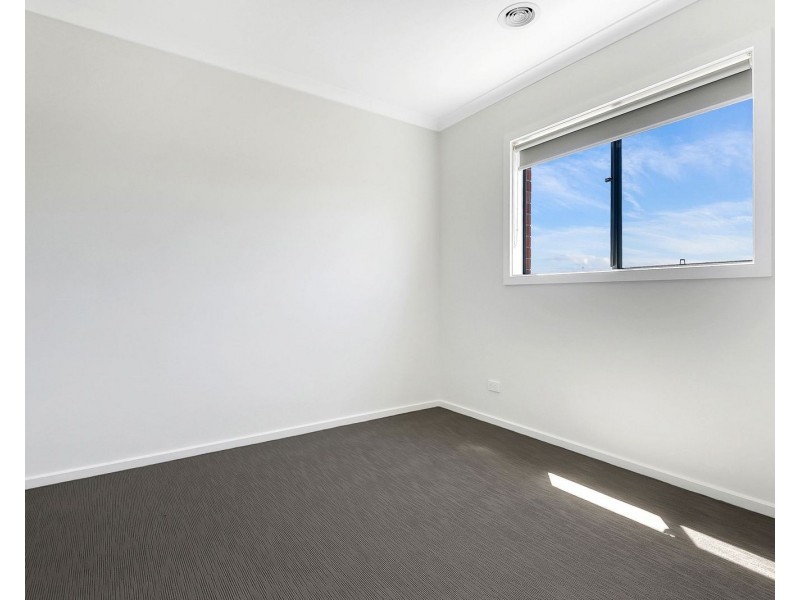 2 Potter Circuit, Mickleham VIC 3064