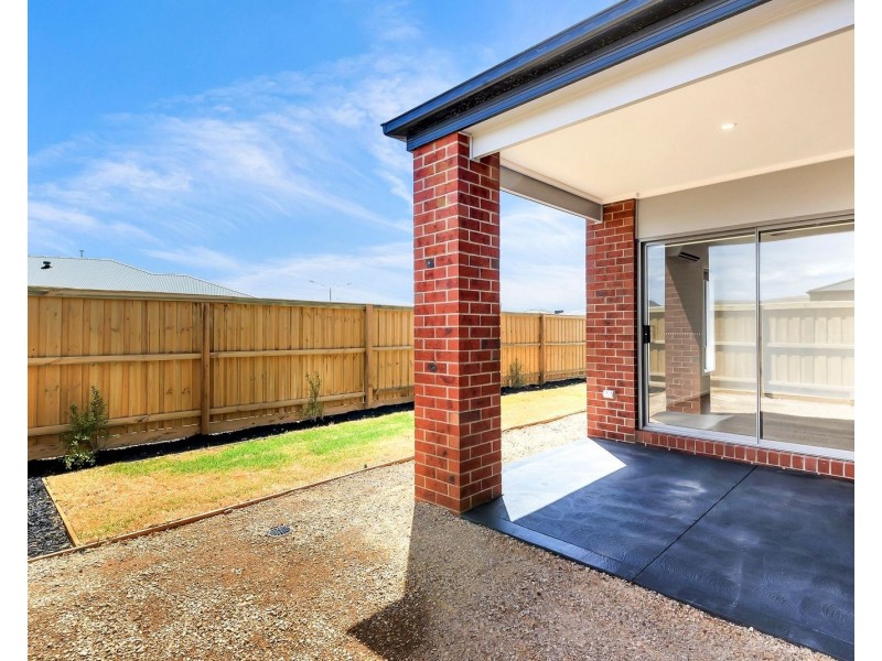 2 Potter Circuit, Mickleham VIC 3064