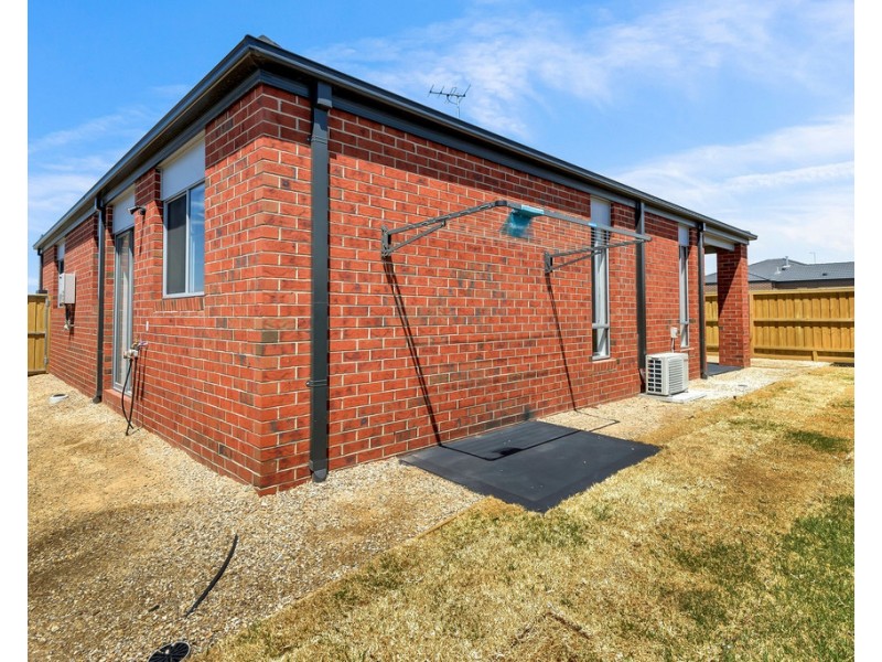 2 Potter Circuit, Mickleham VIC 3064