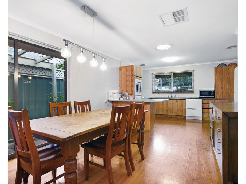 35 Kurrajong Crescent, Watsonia North VIC 3087