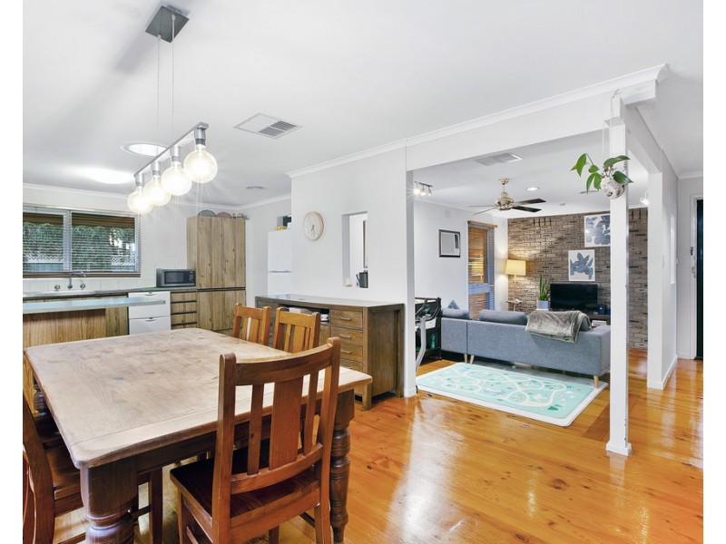 35 Kurrajong Crescent, Watsonia North VIC 3087