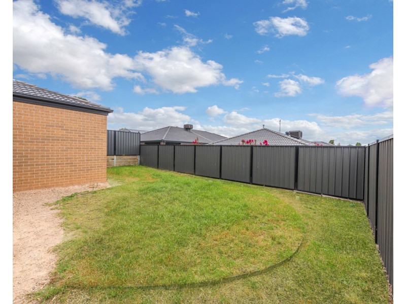 24 Muir Way, Mernda VIC 3754