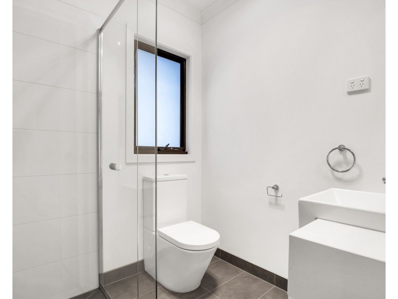 1 and 4/4 Dunne St, Kingsbury VIC 3083