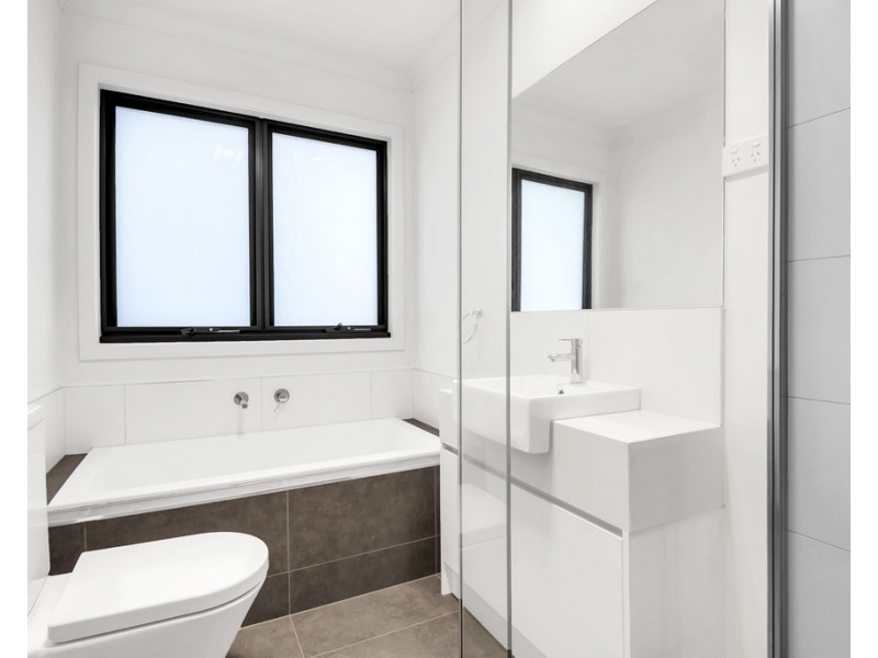 1 and 4/4 Dunne St, Kingsbury VIC 3083