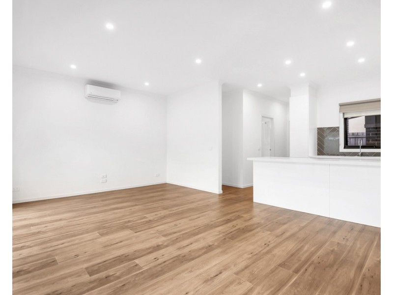 1 and 4/4 Dunne St, Kingsbury VIC 3083