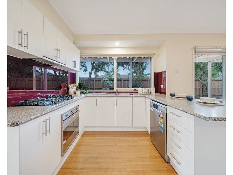 14 Peyton Drive, Mill Park VIC 3082