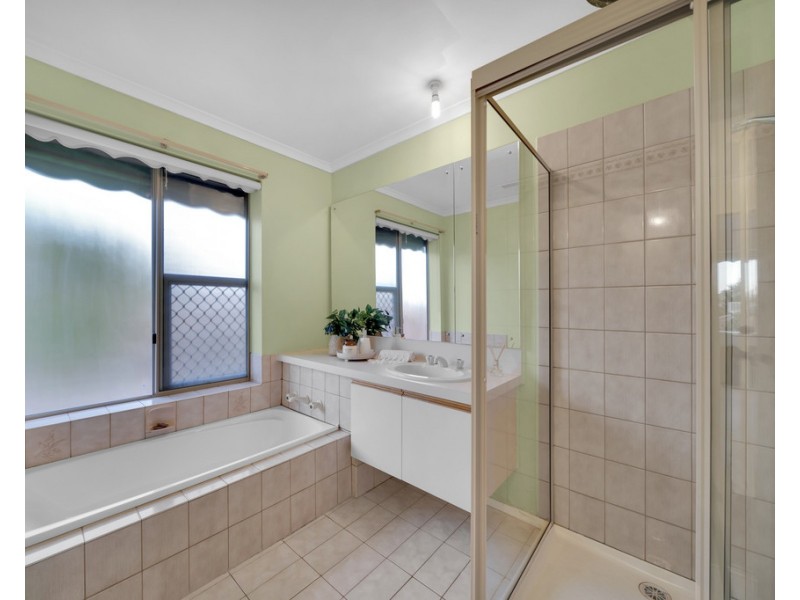 14 Peyton Drive, Mill Park VIC 3082