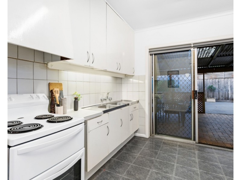 16 Flag Street, Kingsbury VIC 3083