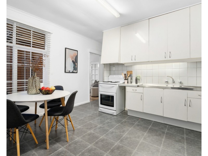 16 Flag Street, Kingsbury VIC 3083