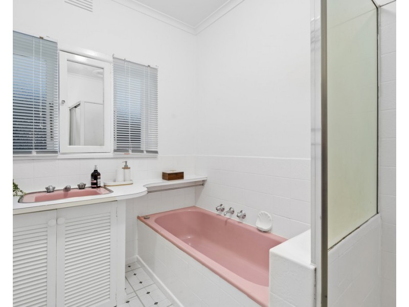 16 Flag Street, Kingsbury VIC 3083